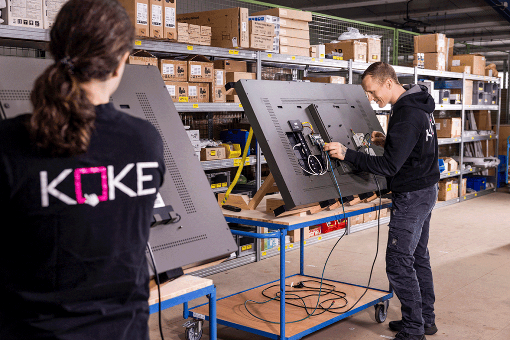 Hochwertige Werbedisplays in der Endmontage