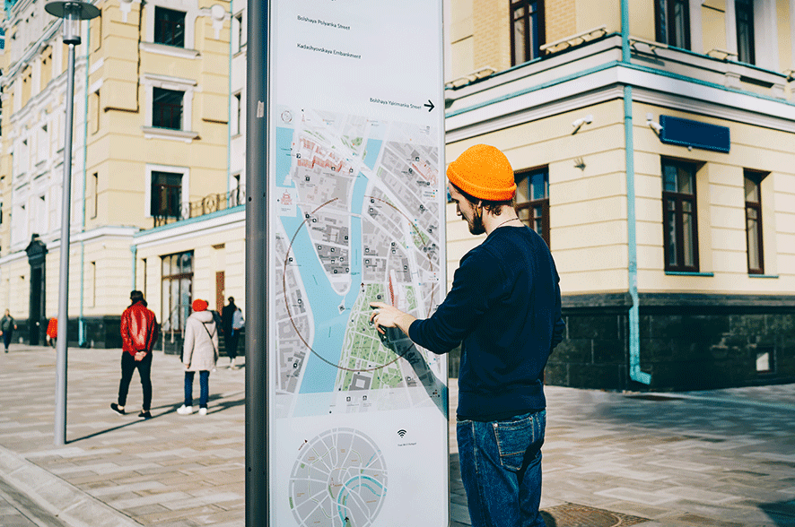 Outdoor-Stelen zur Information mit Touch-Funktion sind besonders beliebt im Tourismusbereich und Verkehrswesen