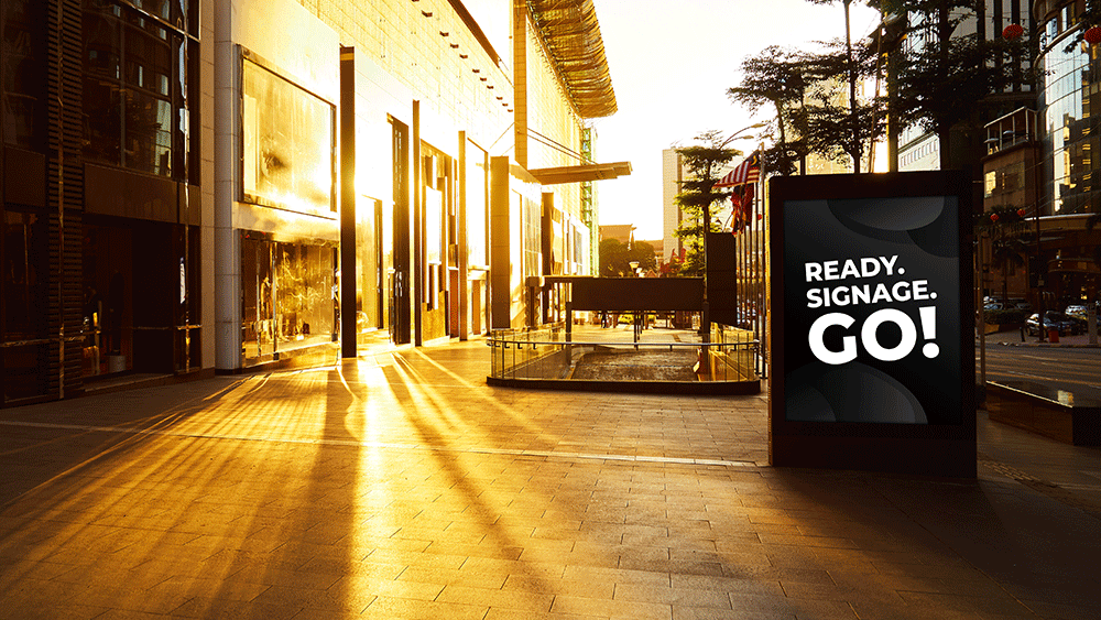 Ziehe mit digitalen Outdoor-Stelen die Blicke der Passanten an
